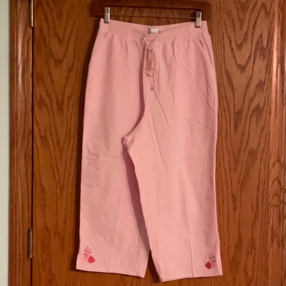 Koret Sear Sucker Capris with Elastic Waistband and Drawstring Front Pockets